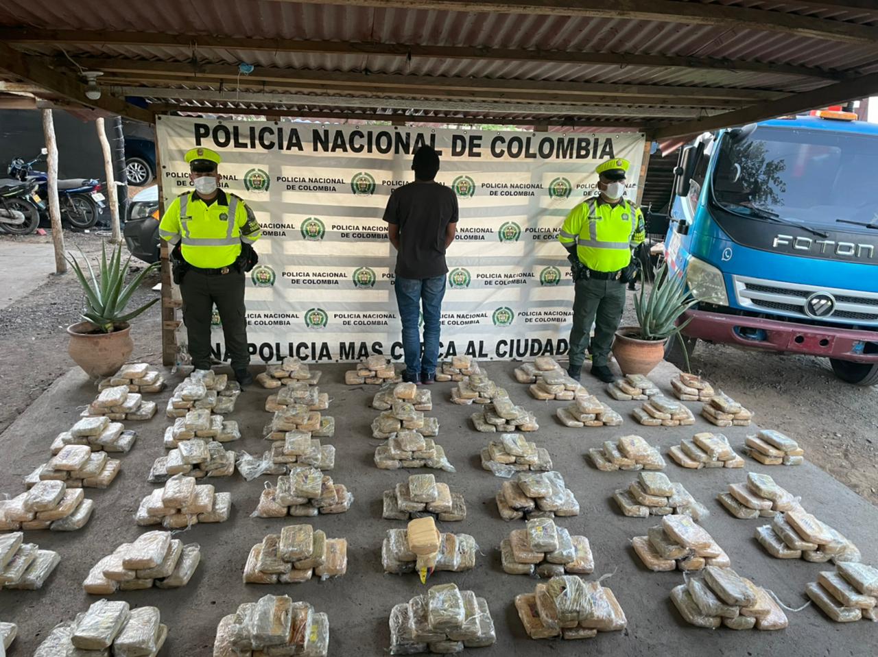 https://www.notasrosas.com/Policía Guajira incauta más de 220 kilos de marihuana, en Maicao