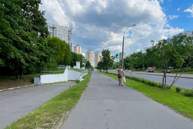 улица Маршала Катукова, въезд в гараж