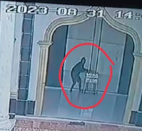 Pencuri Kotak Amal Masjid Terekam CCTV di Sekernan