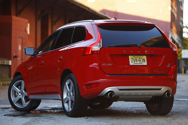 2011 volvo xc60 r design rear angle view 2011 Volvo XC60 R Design