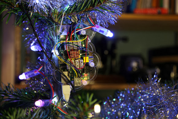 Christmas Tree Analyzes Your Tweets