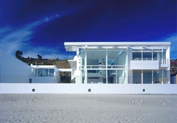 Modern White Beach House Interior Design  in California 