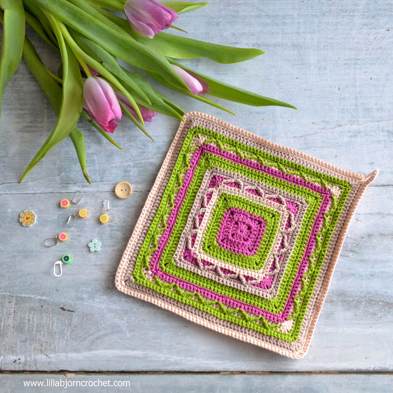 Tulip Potholder - FREE crochet pattern by LillaBjornCrochet