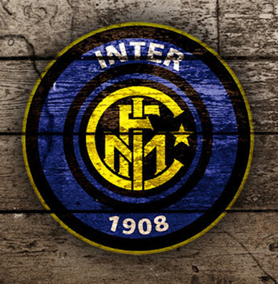  Sejarah Inter Milan  Klub ini didirikan pada 9 Maret 1908 yang merupakan perpecahan dari Milan Criket and Football Club, yang sekarang lebih dikenal dengan nama AC Milan. Sebuah kelompok yang terdiri dari orang orang Italia dan Swiss (Giorgio Muggiani, seorang pelukis yang juga merancang logo klub, Bossard, Lana, Bertoloni, De Olma, Enrico Hintermann, Arturo Hintermann, Carlo Hintermann, Pietro Dell'Oro, Hugo dan Hans Rietmann, Voelkel, Maner , Wipf, dan Carlo Arduss) yang tidak terlalu suka akan dominasi orang-orang Inggris & Italia di AC Milan dan mereka memutuskan untuk memisahkan diri dari AC Milan. Nama Internazionale diambil dari keinginan pendiri-pendirinya untuk membuat satu klub yang terdiri dari banyak pemain internasional. Klub ini memenangkan juaranya pada tahun 1910 dan yang kedua pada tahun 1920. Kapten dan Pelatih yang membawa Inter meraih Scudetto pertama adalah Virgilio Fossati , yang tewas dalam Perang Dunia I.  Pada tahun 1921, Inter termasuk salah satu tim yang keluar dari FIGC dan mengikuti liga yang dibentuk oleh C.C.I (Confederazione Calcistica Italiana). C.C.I merupakan organisasi tandingan FIGC (Federazione Italiana Giuoco Calcio) yang dibentuk oleh tim-tim yang meminta rencana pengurangan anggota Serie-A. Inter berada dalam grup B dalam liga tersebut. Setelah hanya mampu 