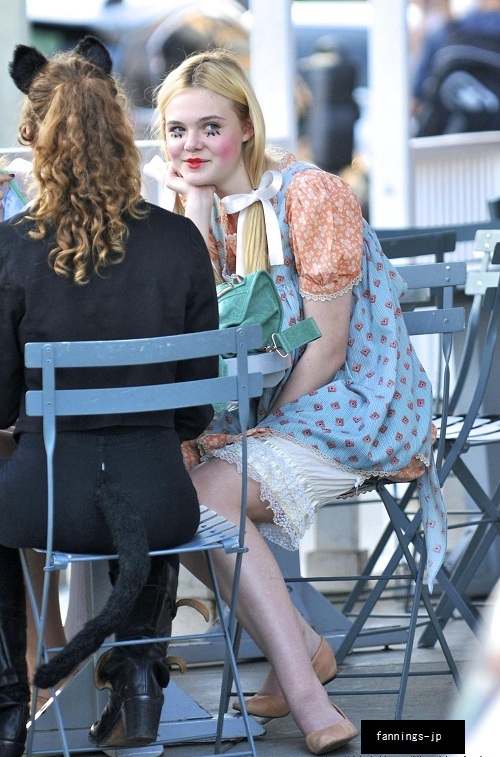 1031 Elle Fanning @Halloween party