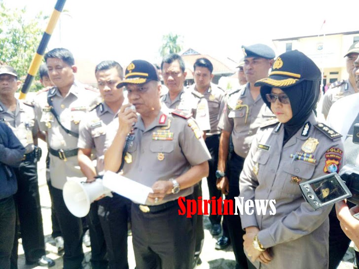 Kapolda Sulbar,Didampingi Kabid Humas Menerima Peserta Aksi Damai 