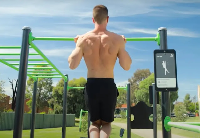 A sportsman doing chin-up exercises at outdoor
