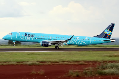 AVIÃO EMBRAER 195 AZUL