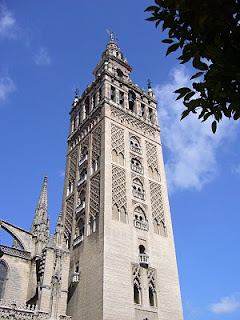 Giralda en día soleado