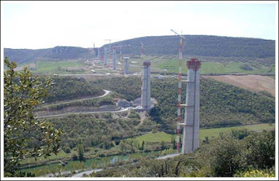 Foto Jembatan Tertinggi Di Dunia Millau Bridge