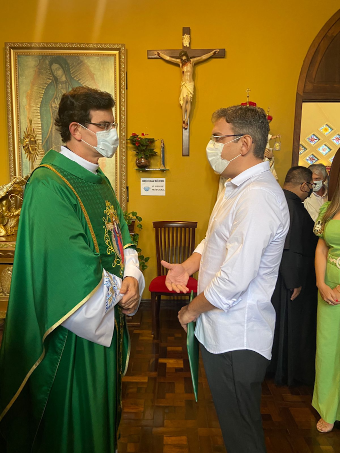 Deputado Rafael Branco homenageia Padre Reginaldo Manzotti.