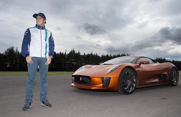 Felipe Massa se dio el gusto de manejar el Jaguar C-X75 de Spectre (video)