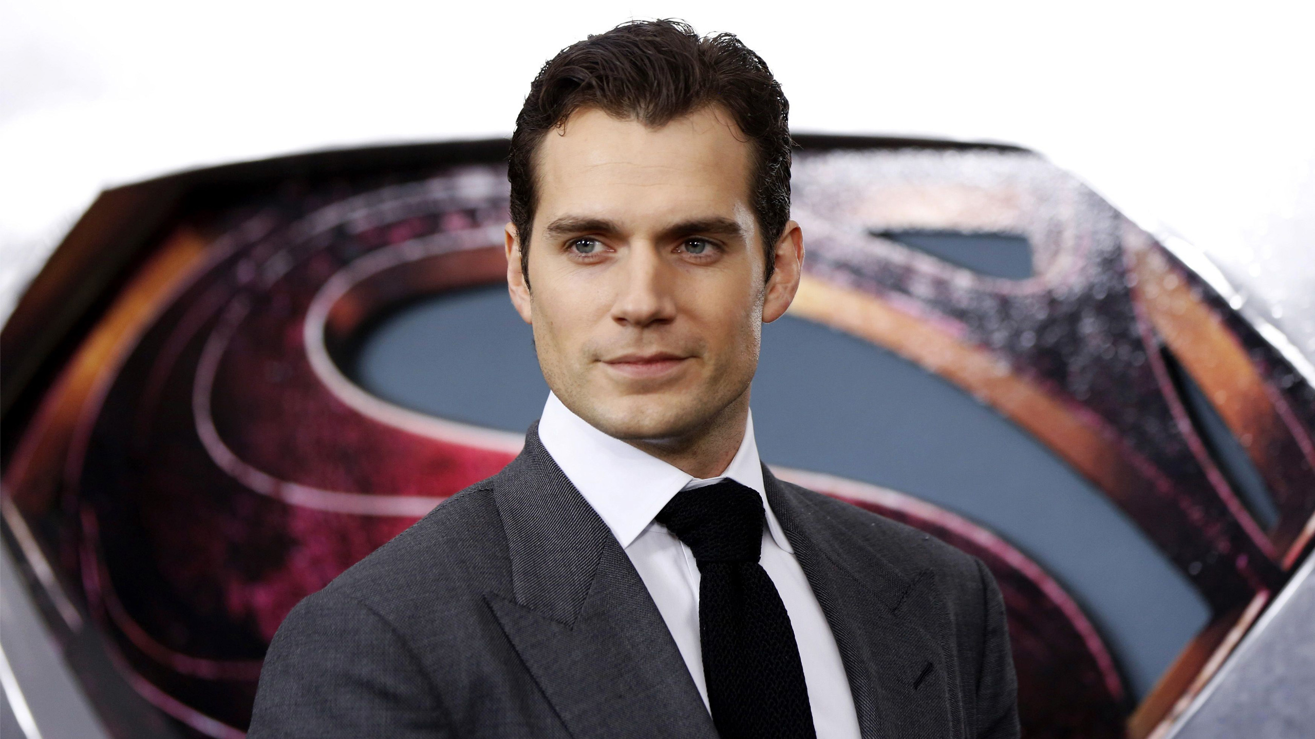 Henry Cavill to Star in Warhammer 40,000 from  Studios