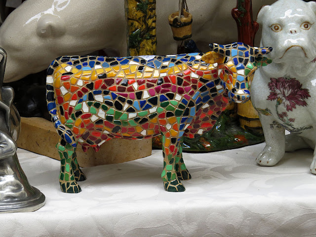 Harlequin cow, Le Village St-Paul, Paris