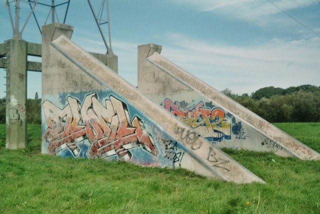 Graffiti bij de spoorbrug in Oosterbeek, 2013