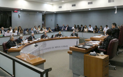 Mais de 100 mil cargos irregularmente acumulados em Minas Gerais
