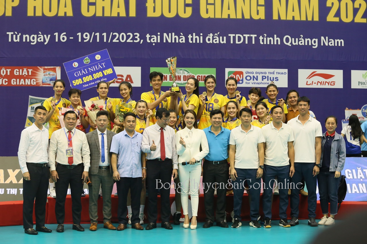 Bích Tuyền và đồng đội sẽ nhận 2 tỷ tiền thưởng cho ngôi vô địch Việt Nam 2023