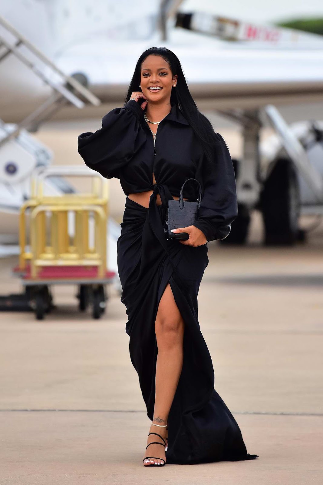 Rihanna - Celebrity Travel Outfit Ideas