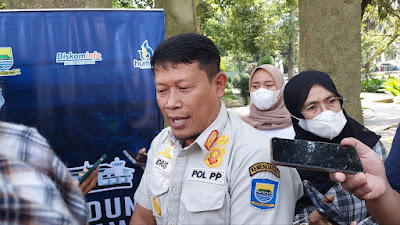 Satpol PP Kota Bandung Akan Tebang dan Bongkar Reklame Ilegal