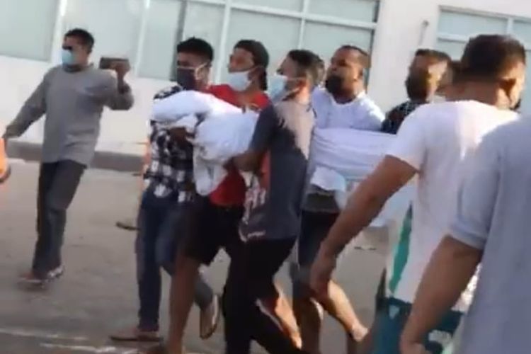 Viral Video Jenazah Pasien Covid-19 Digotong Warga dari RS, Polisi: Keluarga Tidak Percaya...