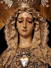 nuestra-señora-del-amor-y-del-trabajo-de-granada-cofradia-de-los-ferroviarios-vestida-para-el-centenario-de-coronacion-de-la-virgen-de-las-angustias-alvaro-abril-vestimen-(19).jpg