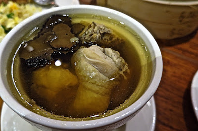 Din Tai Fung (鼎泰豐), black truffle chicken soup