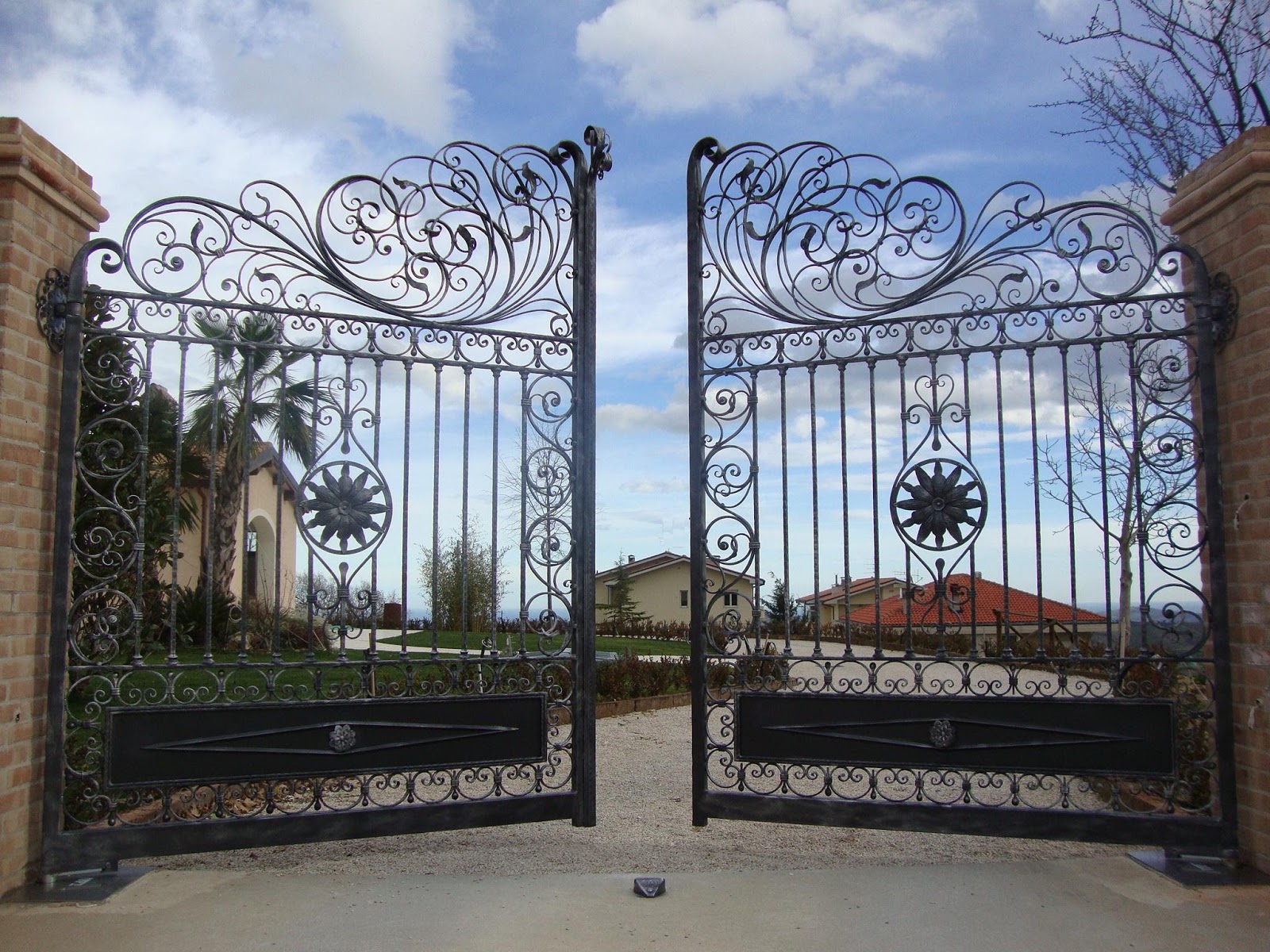 model pagar  besi tempa pintu gerbang wrought iron gate 