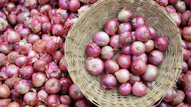 வெங்காய ஏற்றுமதிக்கான தடை காலவரையறையின்றி நீட்டிப்பு / Onion export ban extended indefinitely