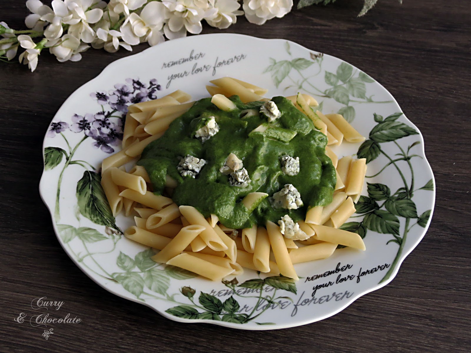 Pasta con crema de espinacas y queso gorgonzola – Pasta with spinach and gorgonzola cheese 