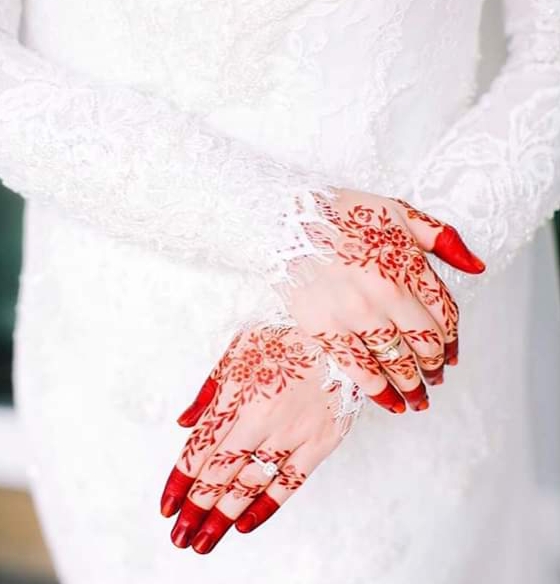 Model Henna  Putih dan Merah Untuk Pengantin dengan Desain 