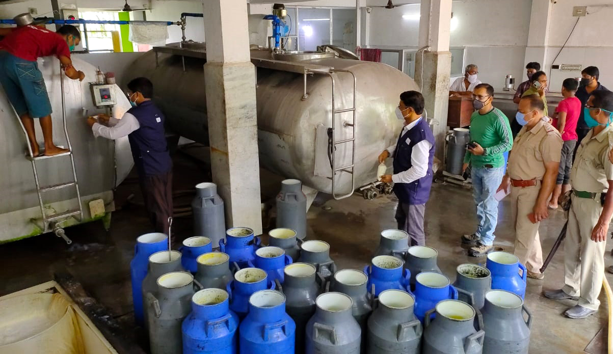 Milk-processing-is-going-on-in-unhealthy-environment