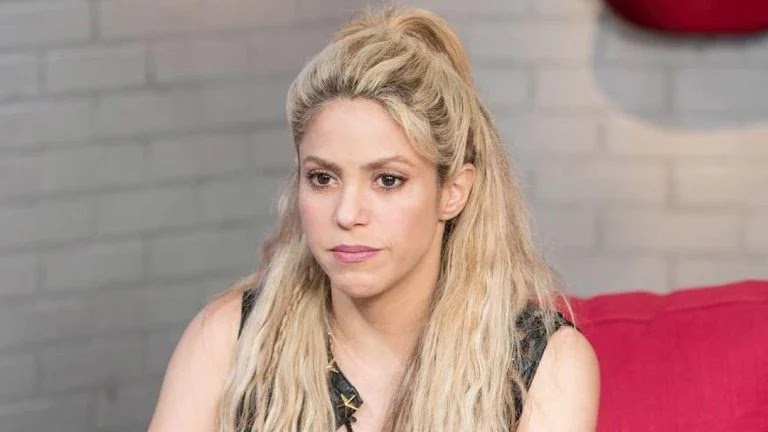 Shakira releases a new song called Monotonía.. and Gerard Pique's girlfriend stops going to work because of her Colombian singer Shakira released a new song titled Monotonía, in which she talked about her separation from her ex-boyfriend Gerard Pique, who was said to have cheated on her with a younger girl. Shakira expressed her sadness and pain with sad words, and she also appeared in the clip crying, affected by the end of her relationship with the father of their two sons.  According to Spanish media reports, Barcelona star Gerard Pique's girlfriend, Clara Chia Marti, believes that Shakira meant her in the words of her new song, especially after she was attacked by the Colombian singer's audience, and they called her "the ruin of homes" hours after the video clip was released. And the newspaper "Jordi Martin" revealed that Clara Marti, aged 23, no longer goes to work at the headquarters of "Cosmos", where she preferred to work from home to escape the press.