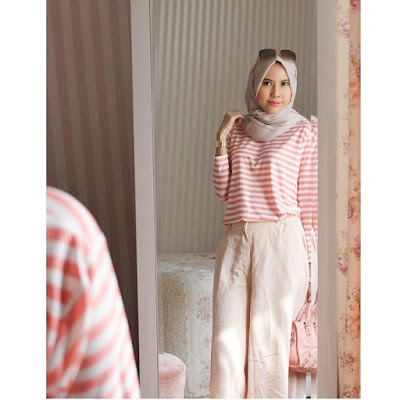 Cara Memadukan Atasan Motif Garis ala Hijabers