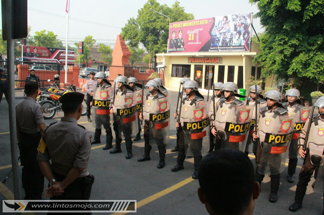 Latihan Dalmas Polresta Mojokerto