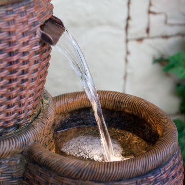 Air Mancur Taman: Air Mancur Lantai dengan Bentuk Ember