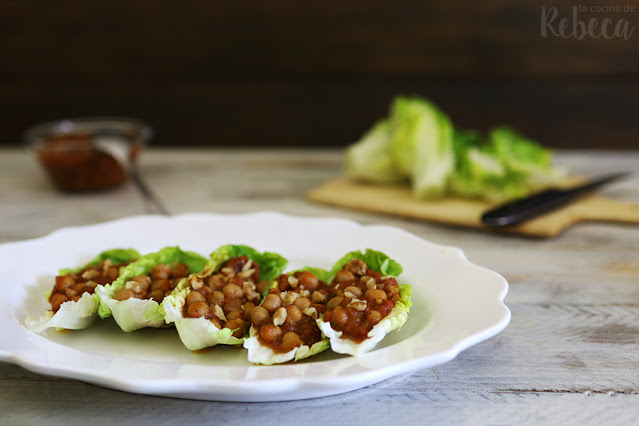 Cogollos rellenos de pisto con garbanzos