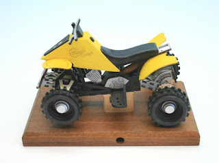 http://www.volkskunst-seiffen.de/Raeuchermotorraeder-aus-Holz-240/Raeucherbike-Quad-in-gelb.html