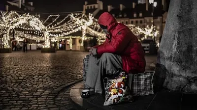 homeless-man-sitting-on-bag