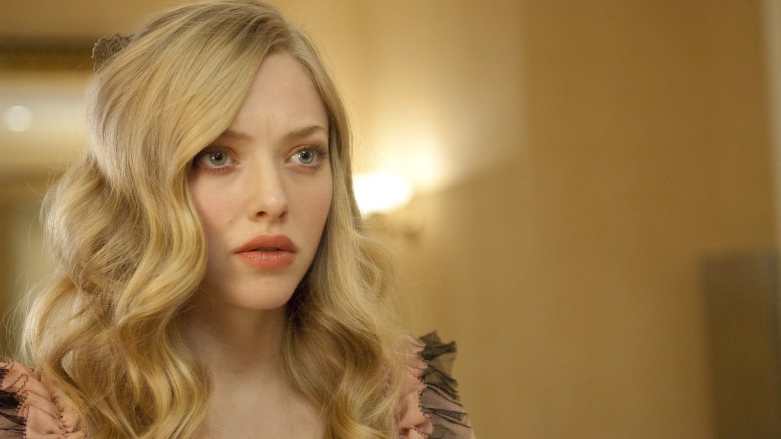 Amanda Seyfried HD Images and Wallpapers - Hollywood Actress