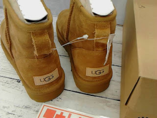 アウトレット　２１１４０　UGG アグ クラシックミニII　２４㎝　６９９０円