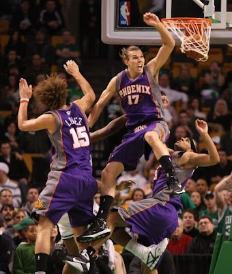 derrick rose dunking. derrick rose dunks on. derrick