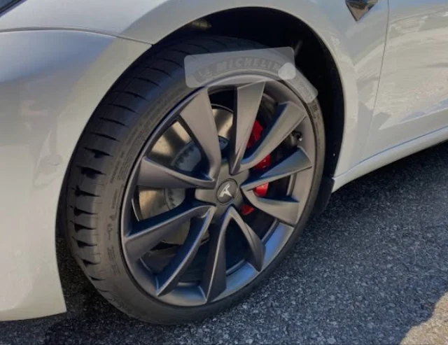 Tesla Model S Plaid Wheels and Tires