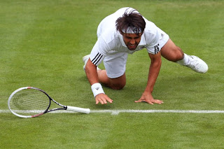 Foto - Lapangan Rumput Wimbledon Menyusahkan Petenis