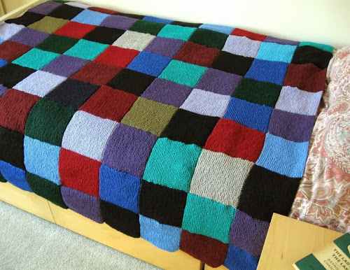 http://bugsandfishes.blogspot.com/2013/09/two-cosy-blankets-finished.html