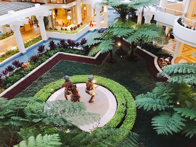 Grand Wailea lobby statues