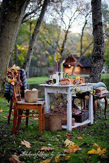 setting the table outdoors in Autumn