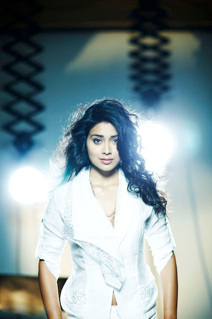 Shriya Saran in White Jeans 7 Top1 - Shriya Saran Hot Photoshoot in White Tops & Jeans
