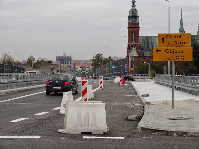 Węzeł drogowy Żelazna. Ulica 1 Maja