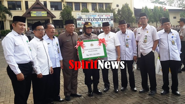 Polda Sulsel, Serahkan Zakat Fitrah Personil Kepada BAZNAS Provinsi Sulawesi Selatan