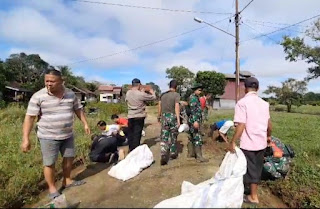 Dimotori Danramil, Forkopimcam Bunut Hulu Gelar Karya Bakti Bersihkan Saluran Air Cegah DBD